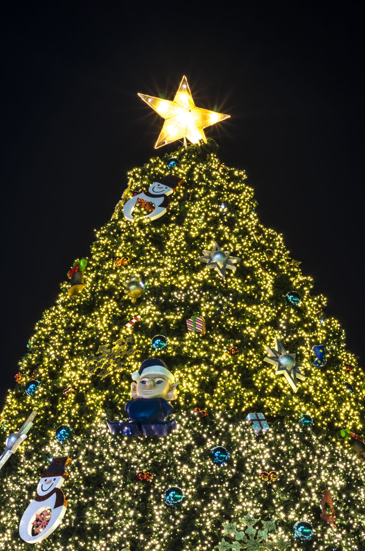 Christmas tree lighting generic